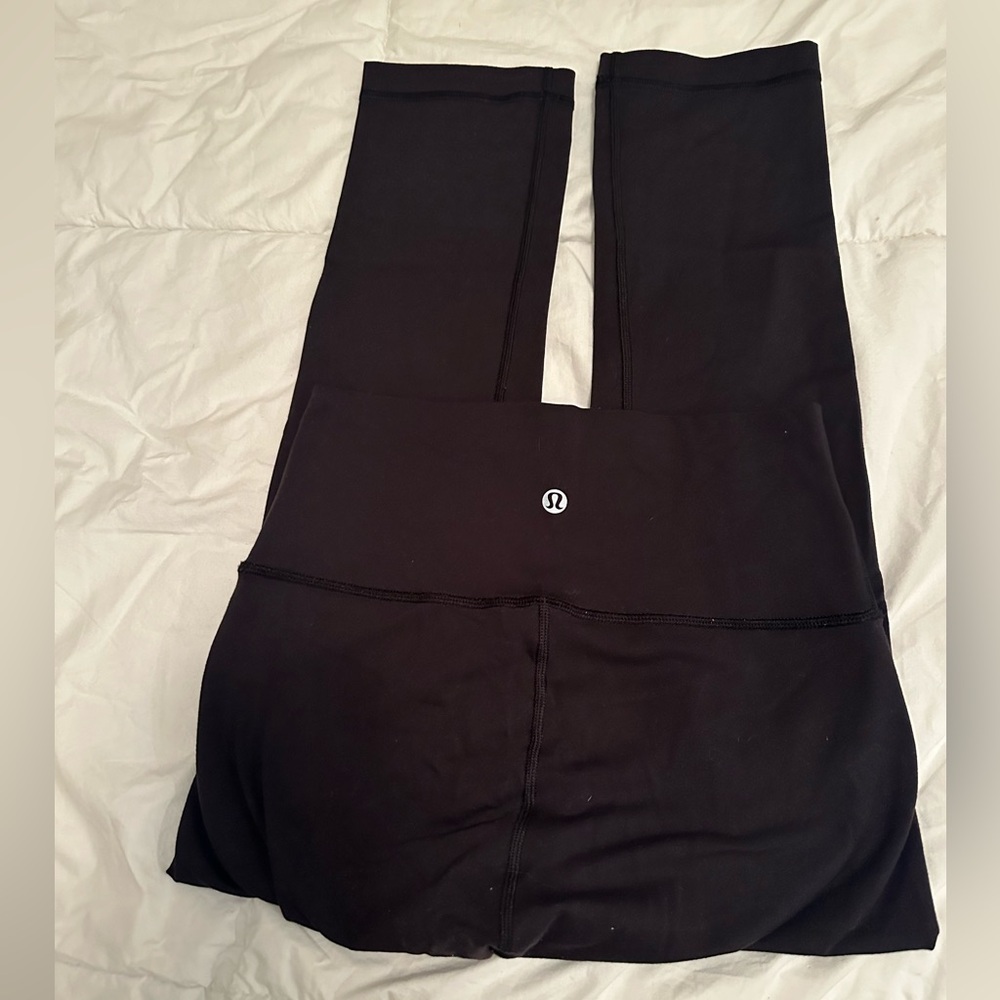 Lululemon Cropped 23” high rise Wunder Under leggings- size 4- Black